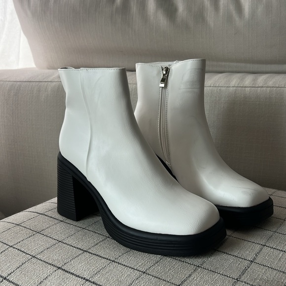 Brienne Platform Bootie - Picture 2 of 8